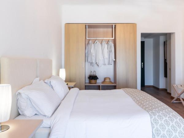 Tharroe of Mykonos Boutique Hotel : photo 3 de la chambre chambre triple supérieure - vue sur mer