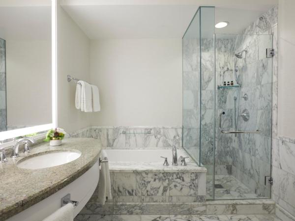 Beverly Wilshire, A Four Seasons Hotel : photo 2 de la chambre chambre lit king-size avec balcon