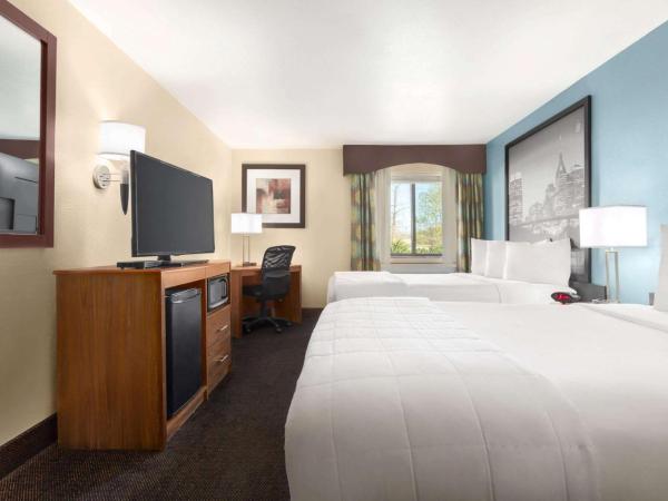 Super 8 by Wyndham Nashville Airport North : photo 3 de la chambre chambre 2 lits queen-size - non-fumeurs