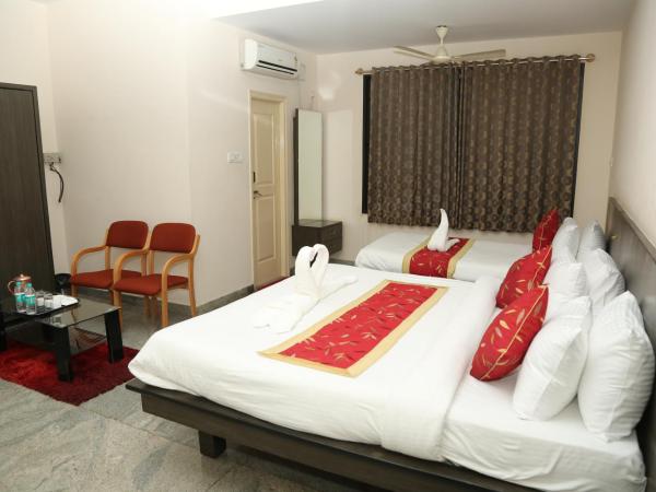 Soundarya Hotel : photo 1 de la chambre chambre triple