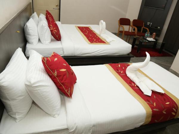 Soundarya Hotel : photo 2 de la chambre chambre triple