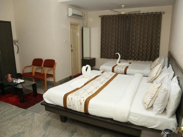 Soundarya Hotel : photo 3 de la chambre chambre triple