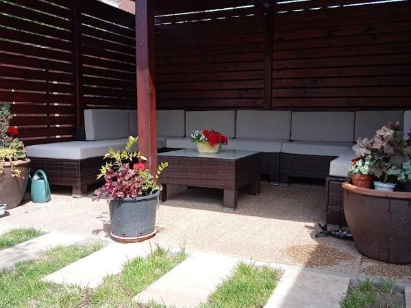 Borostyán Vendégház Eger : photo 6 de la chambre chambre lit queen-size - vue sur jardin