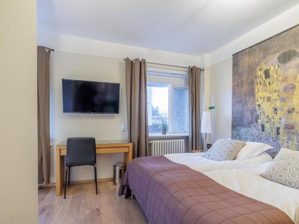 Snorri's Guesthouse : photo 2 de la chambre chambre double avec salle de bains privative