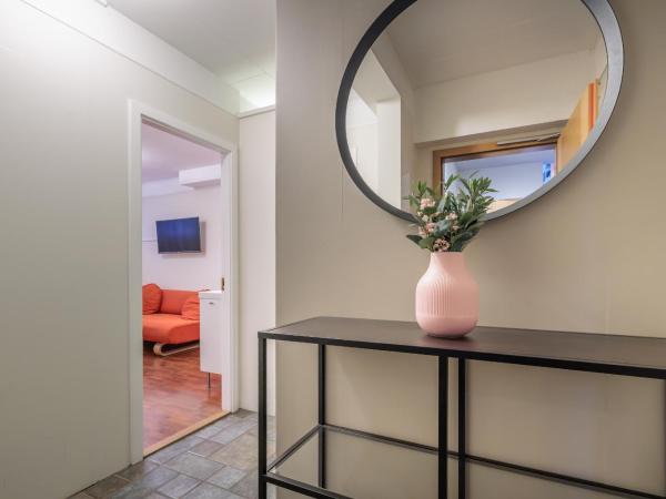 Snorri's Guesthouse : photo 1 de la chambre chambre familiale avec salle de bains privative