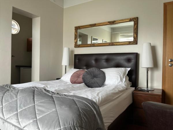 Snorri's Guesthouse : photo 6 de la chambre chambre double avec salle de bains privative