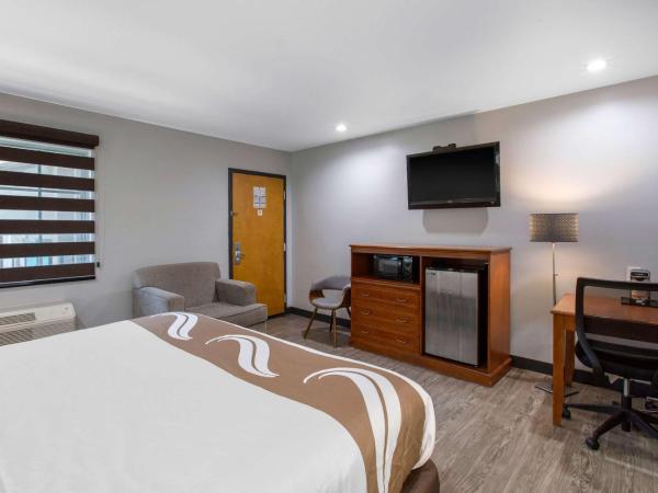 Quality Inn Near Hollywood Walk of Fame : photo 2 de la chambre chambre lit king-size standard - non-fumeurs
