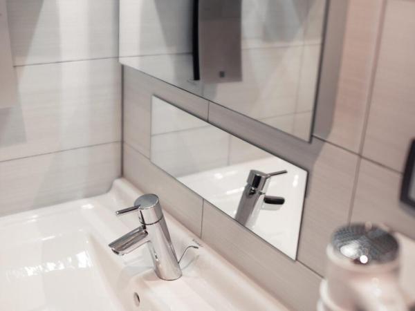 Hôtel le Grillon : photo 4 de la chambre chambre lits jumeaux