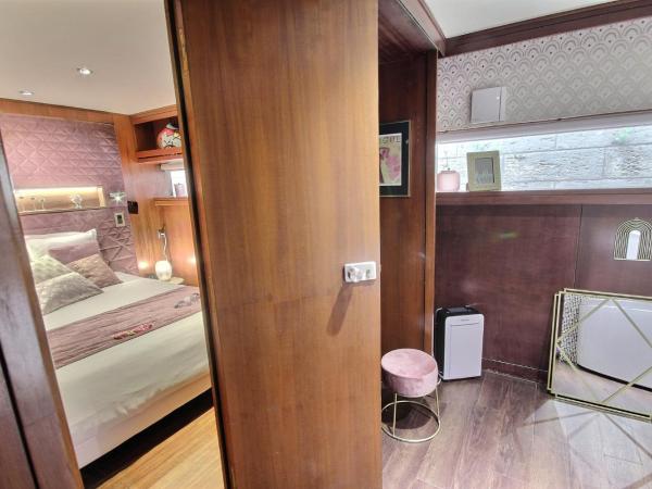 VIP Paris Yacht Htel & Spa : photo 2 de la chambre suite avec jacuzzi