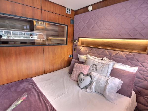 VIP Paris Yacht Htel & Spa : photo 2 de la chambre suite avec jacuzzi