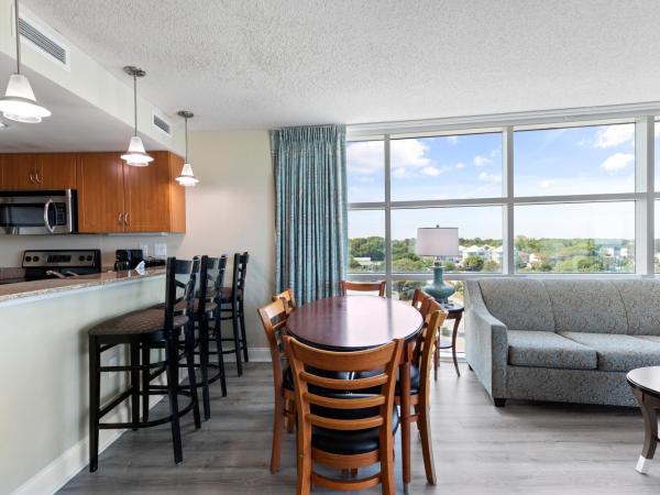 Sandy Beach Resort : photo 10 de la chambre suite 2 chambres standard - vue partielle