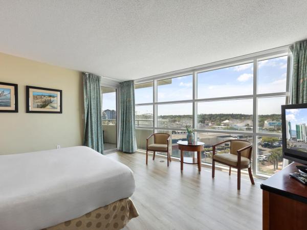 Sandy Beach Resort : photo 9 de la chambre suite 2 chambres standard - vue partielle