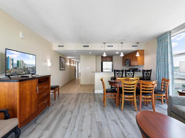 Sandy Beach Resort : photo 8 de la chambre suite 2 chambres standard - vue partielle