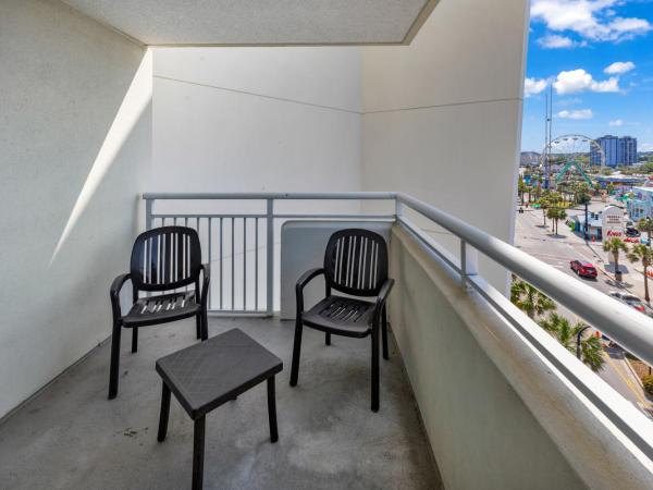 Sandy Beach Resort : photo 6 de la chambre suite 2 chambres standard - vue partielle