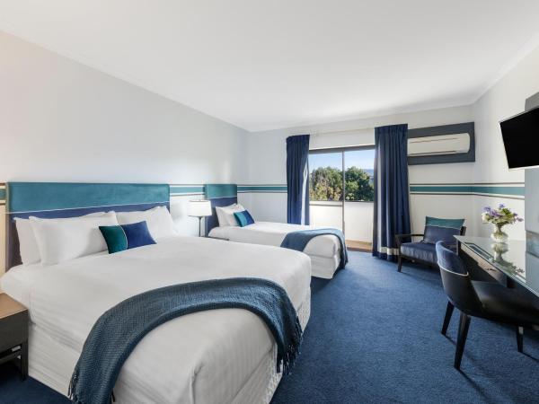 Ramada Diplomat Canberra : photo 2 de la chambre queen & single room