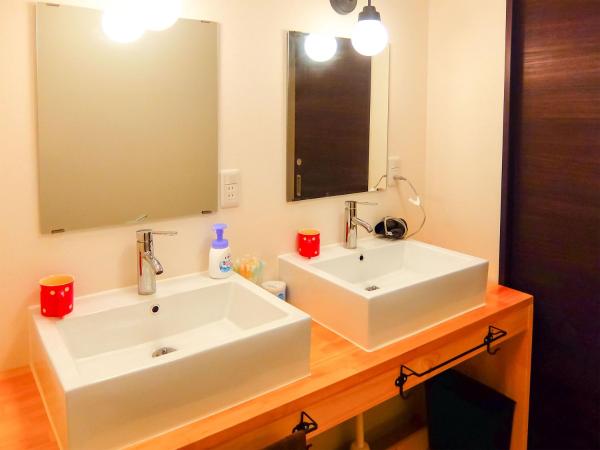 Guesthouse Bell Fushimi : photo 4 de la chambre chambre lits jumeaux avec salle de bains commune