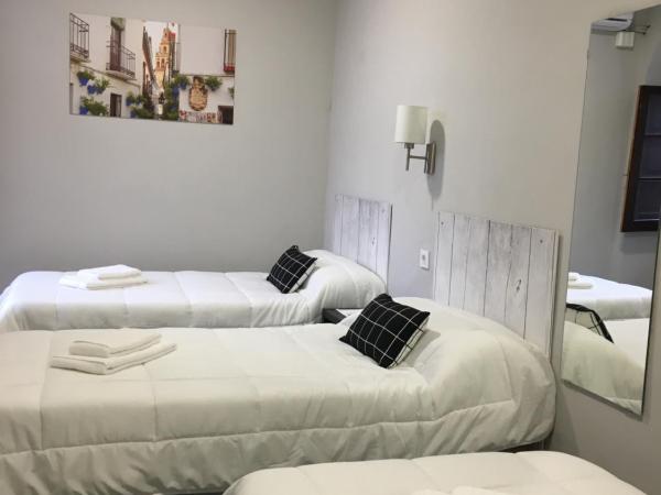 Patio de la Plateria : photo 3 de la chambre chambre triple avec salle de bains commune