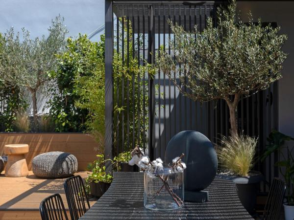 The Newel Acropolis : photo 9 de la chambre suite penthouse avec bain à remous - vue sur acropole