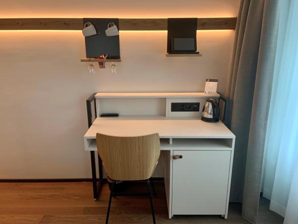 Hotel Interlaken : photo 2 de la chambre hébergement avec balcon moyen