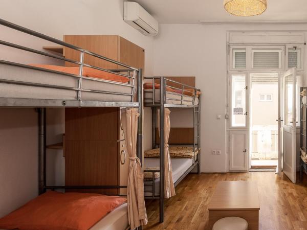 Hostel Split Backpackers : photo 2 de la chambre lit simple dans dortoir mixte