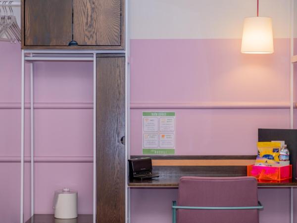 The Russell : photo 4 de la chambre interior room 1:6