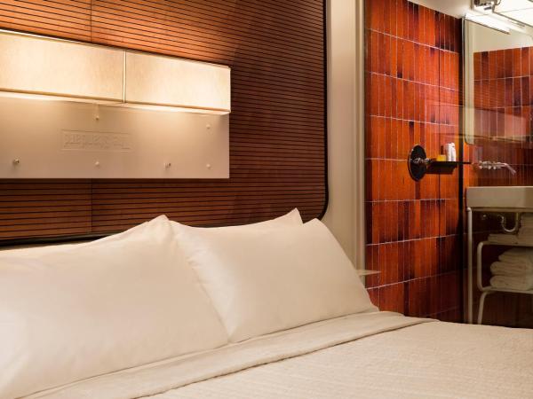 The Standard, High Line New York : photo 3 de la chambre chambre lit king-size standard