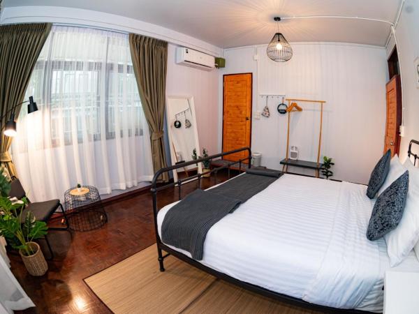 A Day Villa Chiangmai : photo 4 de la chambre chambre lit queen-size