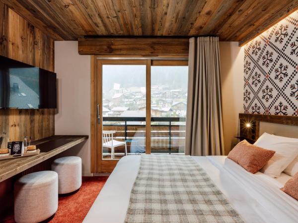 Hôtel Névé : photo 8 de la chambre chambre triple avec balcon