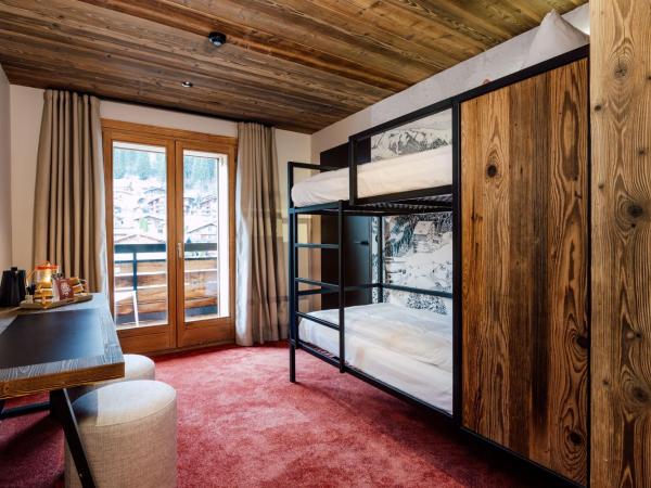 Hôtel Névé : photo 8 de la chambre chambre quadruple avec balcon