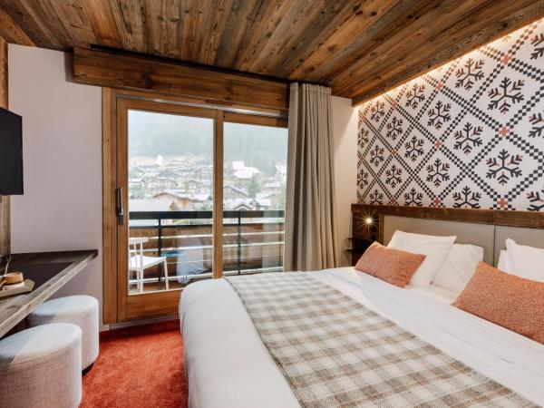 Hôtel Névé : photo 6 de la chambre chambre triple avec balcon