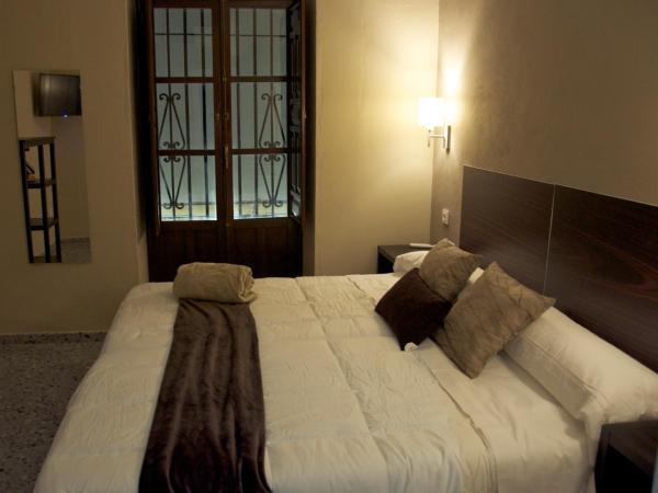 Patio de la Plateria : photo 4 de la chambre chambre double ou lits jumeaux avec salle de bains commune