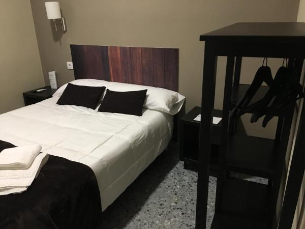 Patio de la Plateria : photo 3 de la chambre chambre double ou lits jumeaux avec salle de bains commune