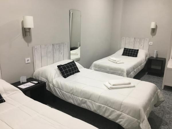 Patio de la Plateria : photo 2 de la chambre chambre triple avec salle de bains commune