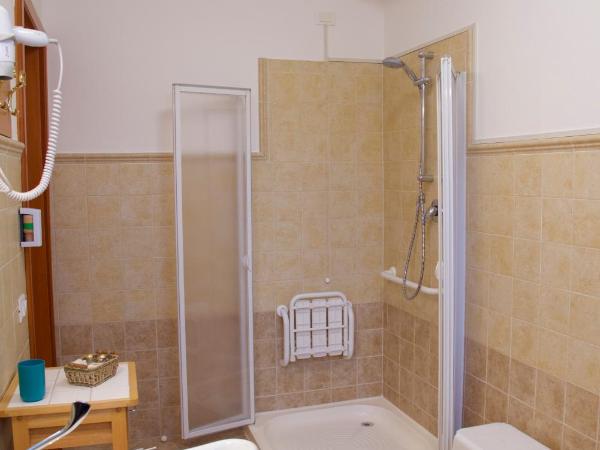 Hotel Casanova : photo 6 de la chambre chambre triple - accessible aux personnes à mobilité réduite