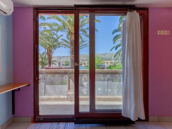 Domus Maritima : photo 4 de la chambre chambre double ou lits jumeaux standard avec balcon