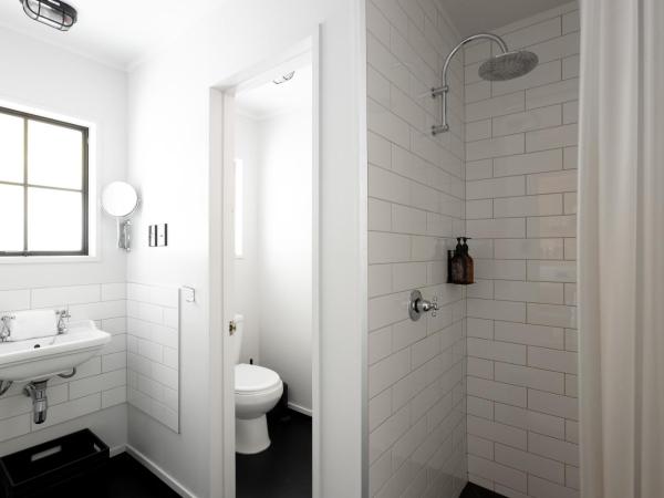 Sherwood : photo 8 de la chambre studio lit queen-size premium - vue sur lac