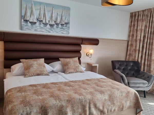 Villa Vista : photo 9 de la chambre chambre double deluxe avec balcon - vue sur mer - dépendance