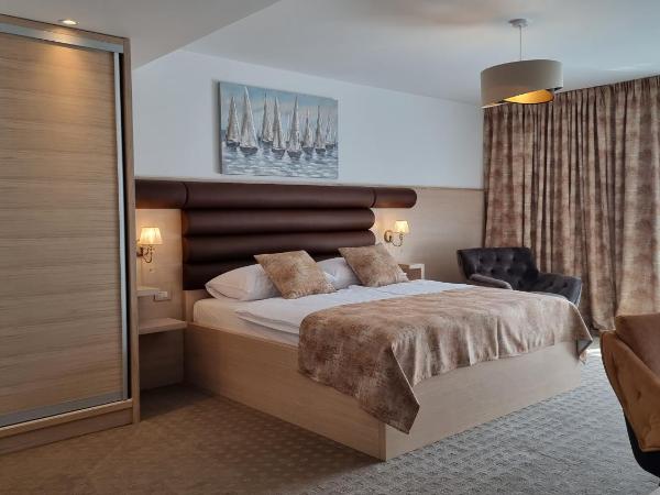 Villa Vista : photo 8 de la chambre chambre double deluxe avec balcon - vue sur mer - dépendance