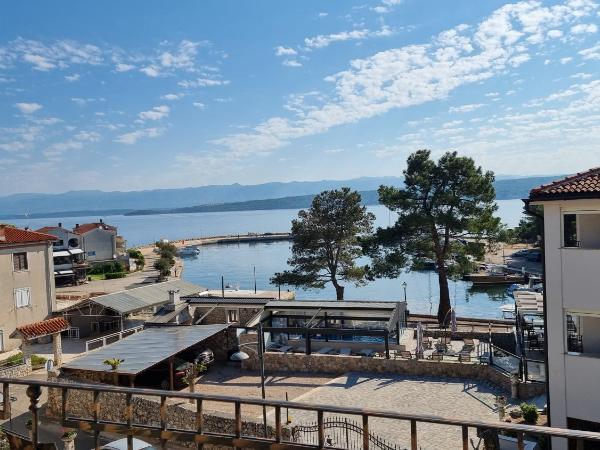 Villa Vista : photo 10 de la chambre chambre double deluxe avec balcon - vue sur mer - dépendance