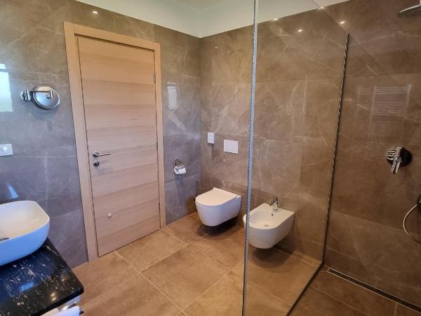 Villa Vista : photo 10 de la chambre chambre double deluxe avec balcon - vue sur mer - dépendance