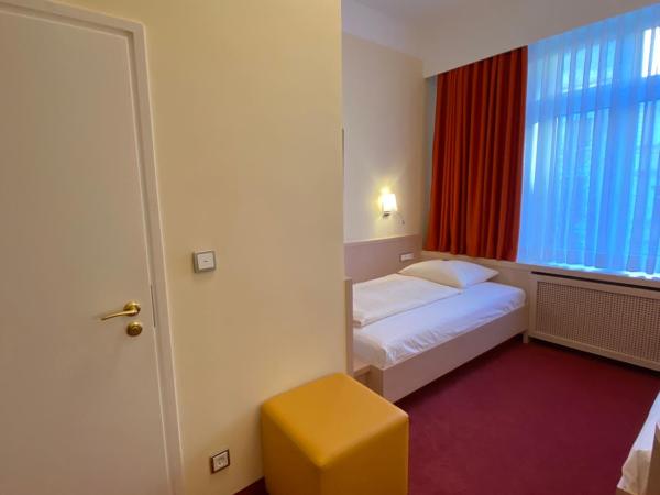 Hotel ADRIA München : photo 4 de la chambre chambre lits jumeaux