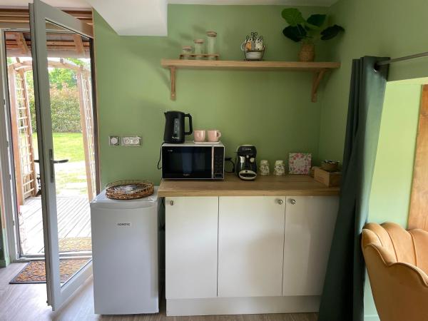 Aux murmures de la nature B&B : photo 6 de la chambre chambre double - vue sur jardin