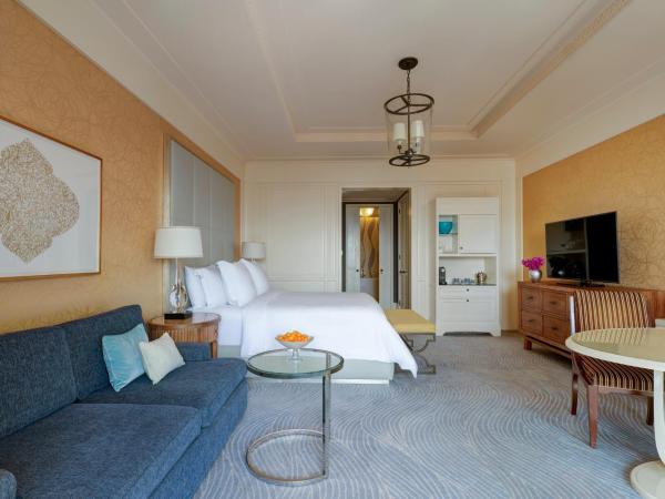 Four Seasons Resort Dubai at Jumeirah Beach : photo 6 de la chambre chambre lit king-size premium - vue sur horizon de dubaï