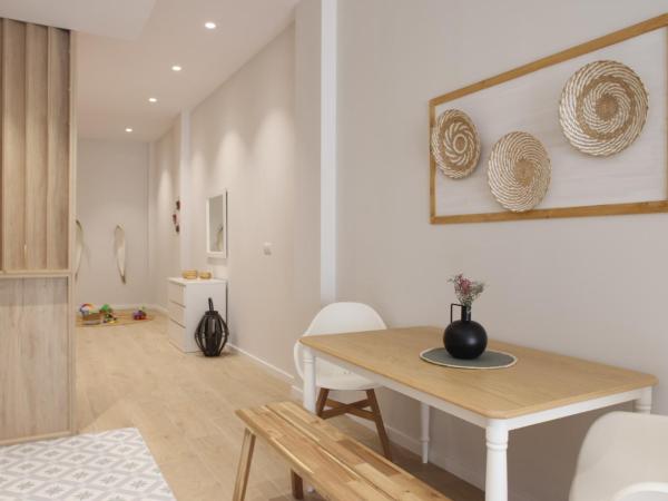 FLORIT FLATS - The Serreria Rooms : photo 3 de la chambre chambre familiale adaptée aux personnes à mobilité réduite