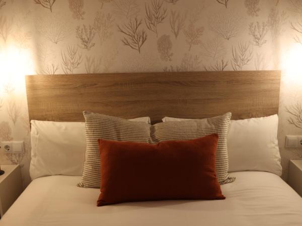 FLORIT FLATS - The Serreria Rooms : photo 9 de la chambre chambre familiale adaptée aux personnes à mobilité réduite