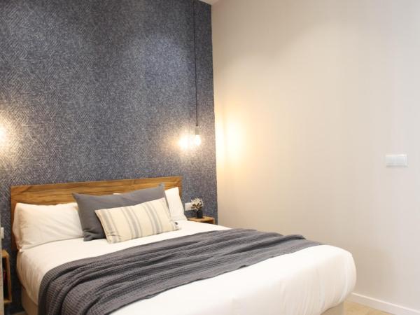 FLORIT FLATS - The Serreria Rooms : photo 9 de la chambre chambre familiale avec salle de bains