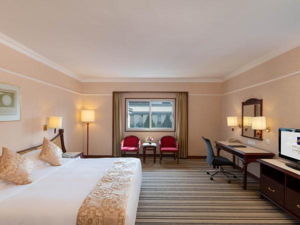 Metropark Lido Hotel Beijing : photo 4 de la chambre chambre lit king-size standard avec accès au salon