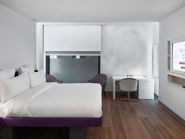 YOTEL Istanbul Airport, City Entrance : photo 1 de la chambre chambre premium plus lit king-size