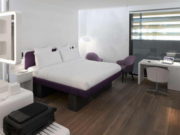 YOTELAIR Istanbul Airport, Duty free - International Transit area : photo 3 de la chambre chambre lit king-size deluxe