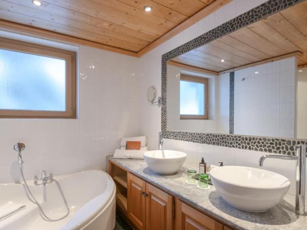 Chalet-Hôtel Hermitage : photo 5 de la chambre chambre supérieure mont-blanc avec accès au spa